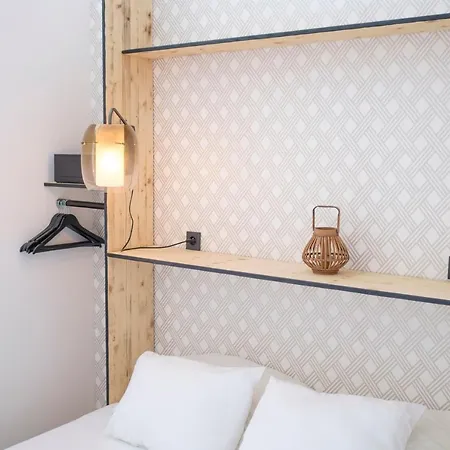 Apartment Fabulous In Chatelain Area With Balcony